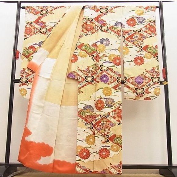 Japanese wedding kimono, gorgeous long-sleeved kimono, rhombus Gold color gem - Picture 3 of 7